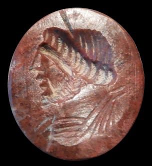 null Intaille gravée d'un profil de Jupiter.Jaspe rouge brun.
Art romain.II-IIIès....
