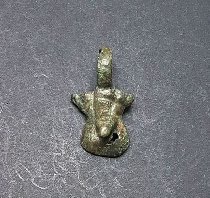 null Amulette représentant les parties génitales masculines
Bronze 3.2 cm
Période...