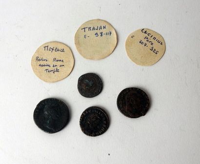 null Ensemble de 4 monnaies romaines comprenant Follis de Maxence, As de Trajan,...