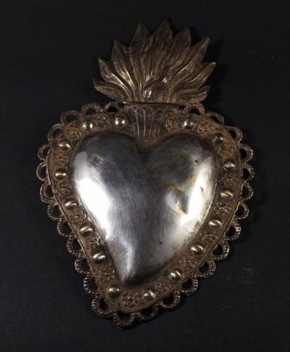 null Ex voto représentant un coeur flamboyant
Metal argenté 16,5 cm
XVIIIème siè...