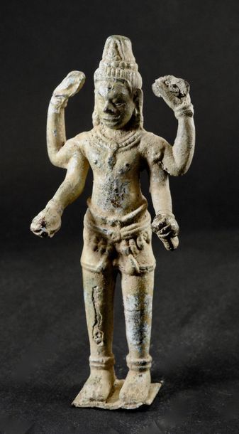 null Vishnu.Bronze patiné.
Style Khmer.H: 11cm.