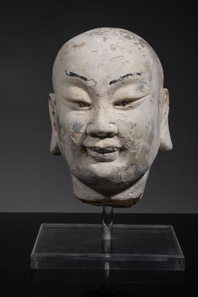 null Tête de Lo Han.
Stuc polychrome.
Epoque Ming.1368-1644.
H: 38 cm.
