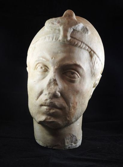 null Tête égyptisante de l'empereur Trajan Dèce.Né en Pannonie en 201,il devient...
