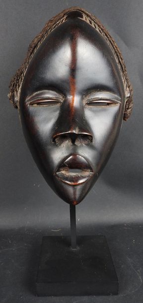 null Masque Dan diomandé,Côte d'Ivoire.
Masque mère symbolisant l'idéal féminin.Désacralisé.
Les...