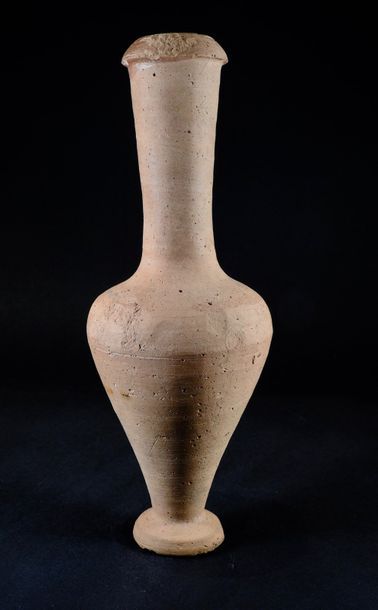 null Petite amphorette.Vase à cosmétique ou autre.Terre cuite.Style de l'époque hellénistique...