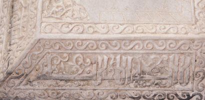 null Cadran solaire.Marbre patiné.Inscription coranique du Cheikh Abou Hassan Almansour.1090-1679.Afrique...