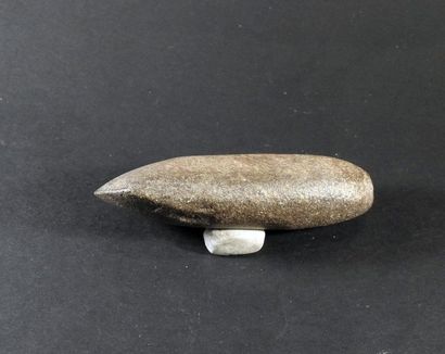 null Hache polie au tranchant très fin en pierre dure

8 cm

Préhistoire Néolith...