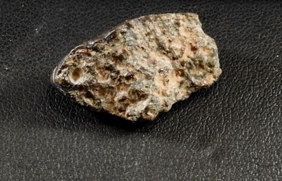 null Météorite.Chondrite .

Fragment provenant de l’explosion du cœur d’un astéroïde...
