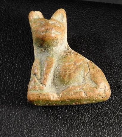 null Amulette en forme de chat (déesse Bastet)

Terre cuite lustrée 2,4 cm

Egypte...
