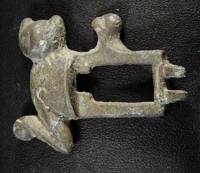 null Boucle de ceinture représentant un lion

Bronze 4,5 cm

Période médiévale