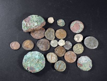 null Fort lot de monnaies romaines, follis, tetradrachmes, nummus etc.