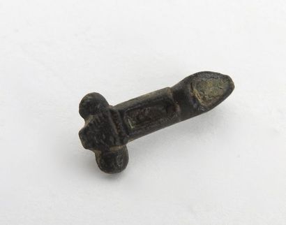 null Applique représentant un phallus

Bronze 2,2 cm

Période romaine