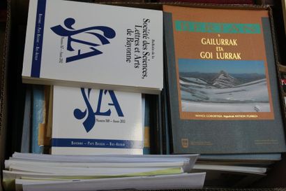 null REVUES - PÉRIODIQUES
Réunion de diverses revues (Ekaïna, Jakinska, Sciences...