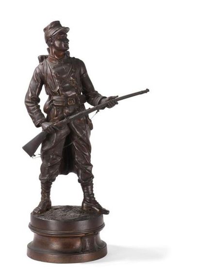 null Figure de soldat tenant un fusil en bronze à patine brune ; Signé Guillemin...