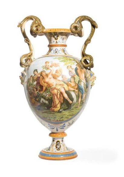 null Italie, Florence.
Grand vase de forme balustre en faïence à deux anses en forme...