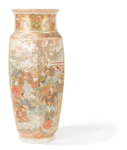 null Vase en faïence Satsuma
Japon, début du XXème siècle
De forme hexagonale, la...