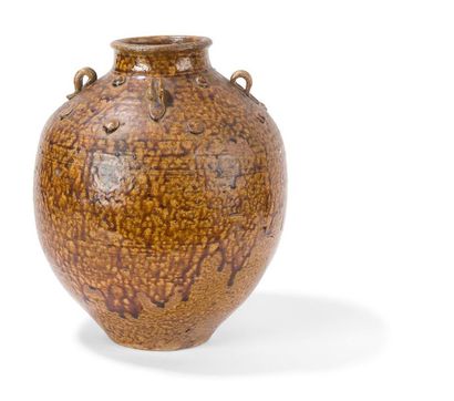 null Vase en céramique émaillée ocre et vert et vase en céramique émaillée brun
Chine...
