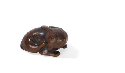 null Netsuke en buis sculpté 
Japon, XIXème siècle 
figurant un lapin couché
H. :...