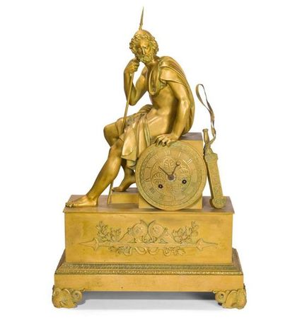 null Pendule en bronze doré représentant un général romain, le bouclier formant cadran...