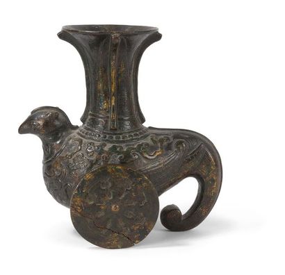 null Vase en bronze taché d'or
Chine, fin du XIXème siècle
Dans le style archaïque,...