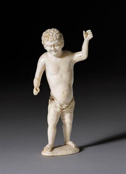 null FIGURE D'ENFANT EN IVOIRE SCULPTE. *
Inde portugaise, fin du XVIIIème siècle.
Haut.:...