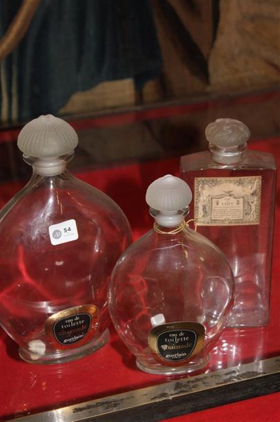 null 4 flacons à parfum en verre
Vers 1900 
(Accidents)