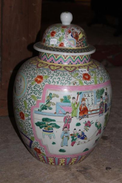 null A porcelain vase with reserve decoration of palace scenes in the taste of the...
