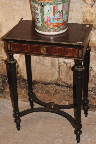 null Dressing table in veneer wood, inlaid decoration with musical attributes, tapered...