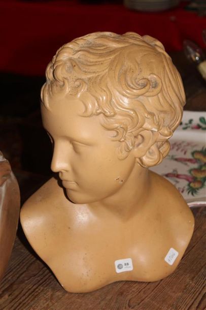 null Bust of young man in antique style, in patinated
plaster H.: 36 cm