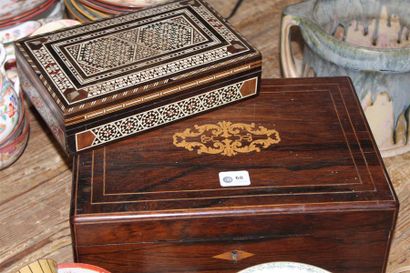null Box in rosewood veneer and inlaid net
19th 
century A small box in bone veneer...
