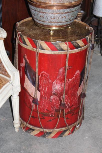 null Painted wooden drum decorated with an eagle with outstretched wings. XIXth (restorations)....