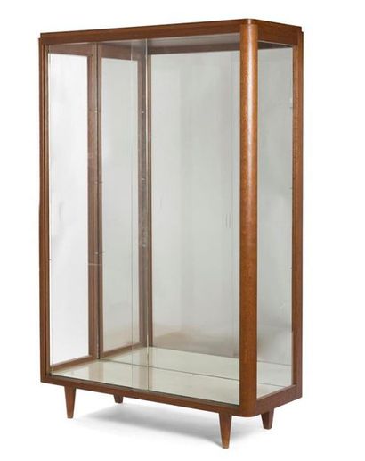 null WORK OF THE 1950
's Quadrangular display case with ice bottom.
The uprights...