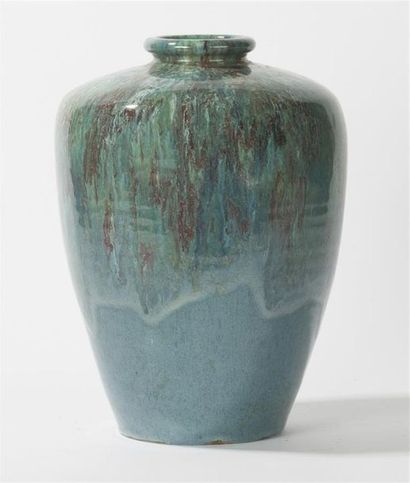 null CAB (Félix GETE).
Large vase with blue and green runner. Double signature. H.:...
