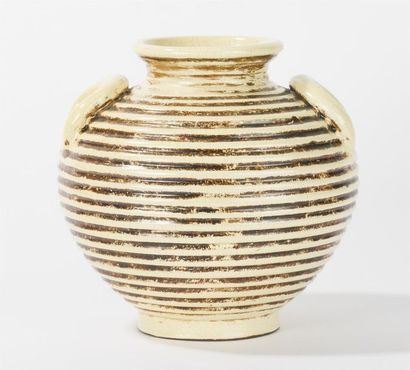null PRIMAVERA pour C.A.B.
Grand vase à anses en applique de forme ovoïde à décor...