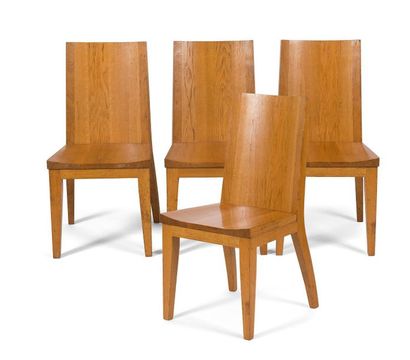 null Christian LIAIGRE (né en 1943)
Suite de 4 chaises en chêne et placage de chêne.
Les...