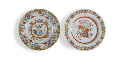 null TWO ROSE
PORCELAIN PLACES FAMILY
China, 18th century
One decorated in the center...