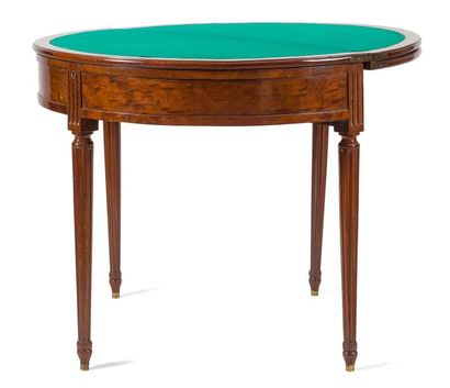 null HALF-SHAPED TABLE GAME
TABLE in mahogany, with double folding top, 
resting...