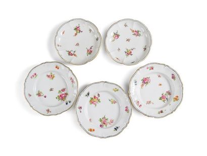 null LIMIDS
Four porcelain plates and two round compote dishes with contoured rims...