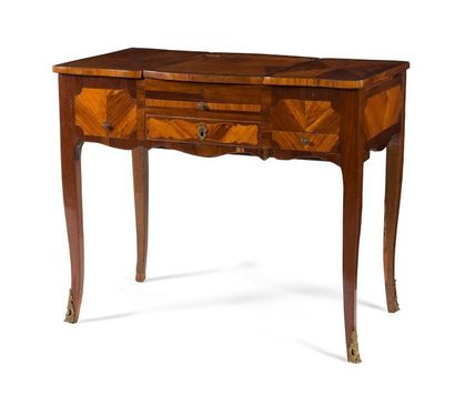 null ROSE WOOD PLATED COIFFEUSE
stamped Pierre Plée
Louis XV period.
H.: 66 cm, W.:...