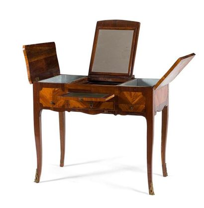 null ROSE WOOD PLATED COIFFEUSE
stamped Pierre Plée
Louis XV period.
H.: 66 cm, W.:...
