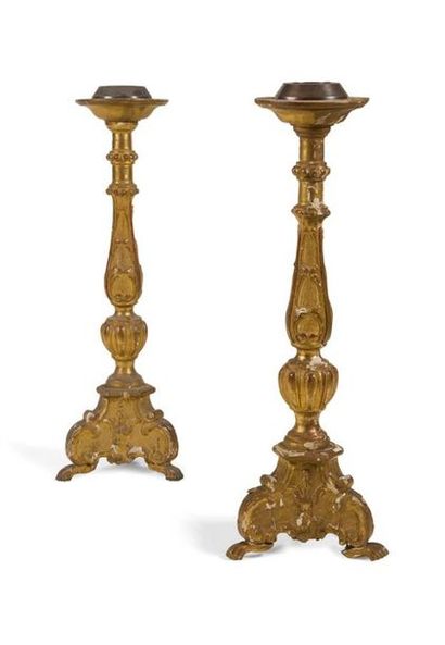 null PAIR OF GOLDEN WOODEN CANDLE STICK
the barrel in baluster, with decoration of...