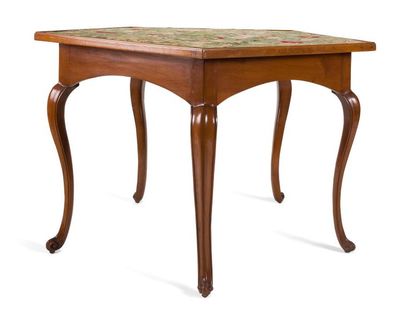 null WOODEN TABLE WITH FIVE SIDES
resting on arched legs;
(accident, re-dyed, top...