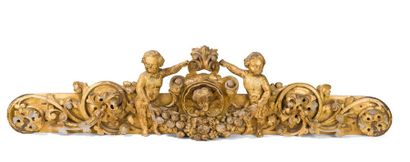 null SCULPT WOODEN AND GILD
FRONTON with a child's decoration framing a cartouche...