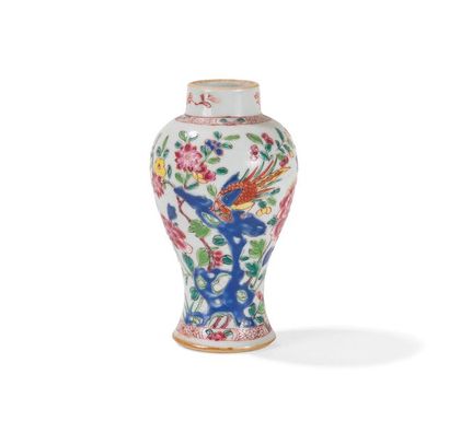 null TWO SMALL
PORCELAIN VASES ROSE FAMILY
China, 18th century.
The first baluster-shaped,...