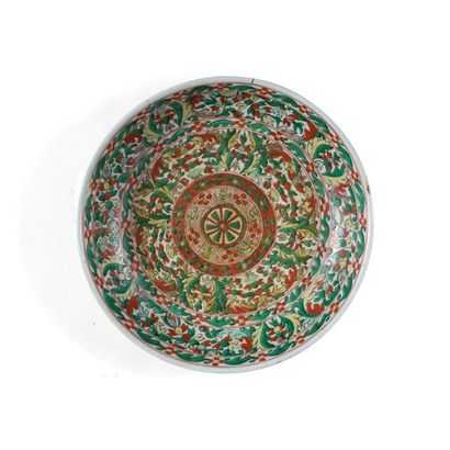 null ROUND PORCELAIN WUCAI
FLAT China, 17th century
Decorated with a rosette in the...
