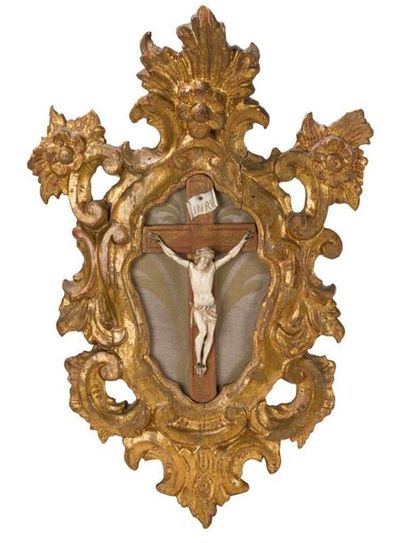 null IVORY CRUCIFIX SCULPT AND GOLDEN
WOOD with openwork decoration of foliage and...