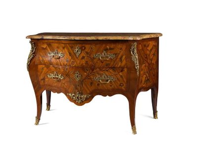 null COMMODITY IN MARQUETRY OF FLOWERS
with an eventful shape on the front and on...