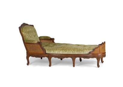 null LONG CHAIR WITH LONG CHAIR IN SCULPT
BEech with foliage and pomegranate decoration,...