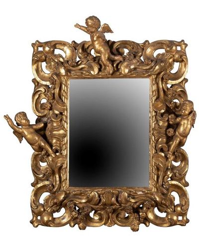 null Petit miroir rectangulaire, cadre en bois et stuc doré, à décor d'angelots,...
