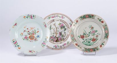 null Deux assiettes en porcelaine famille rose
Chine, XVIIIème siècle
A décor de...
